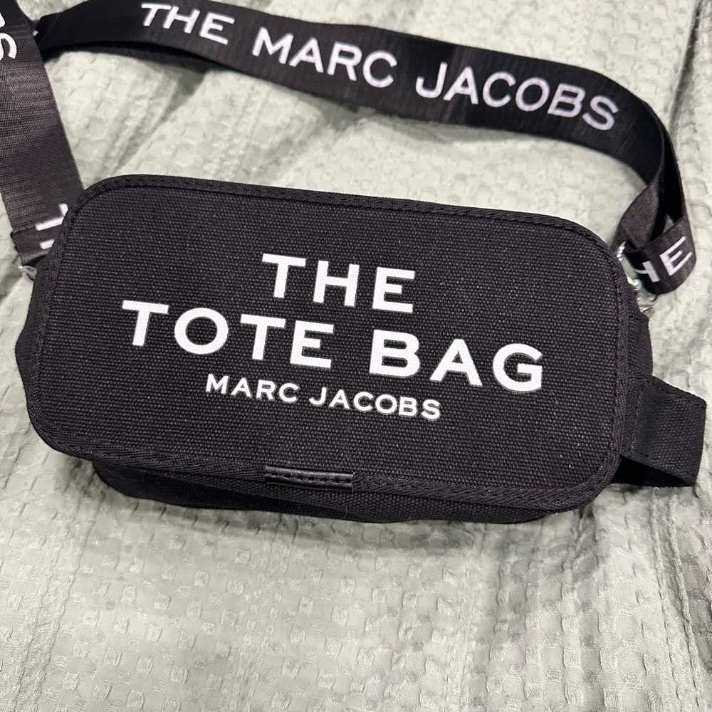Marc Jacobs Black Belt Bag